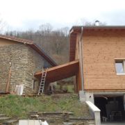 Construction d'un auvent entre la maison et la grange