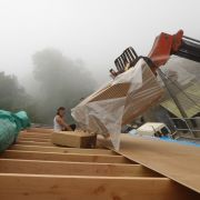 Pose du pare-pluie rigide en fibre de bois