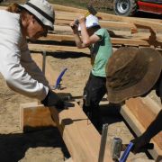 Renfort de boulons d'assemblage par clouage