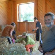 Un client heureux dans une ambaince conviviale