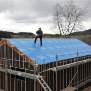 Pare-pluie sur le toit et les façades